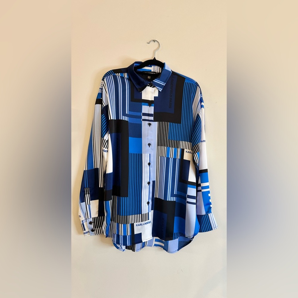 NWT Karl Lagerfeld Size Small Blue and Black Striped Pattern Shirt